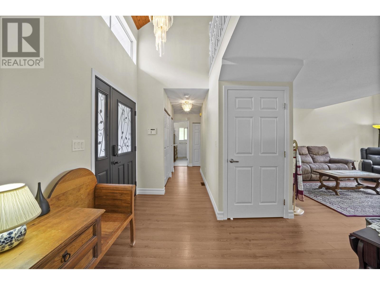 26493 Cunningham Avenue, Maple Ridge, British Columbia  V2W 1M8 - Photo 2 - R2814325