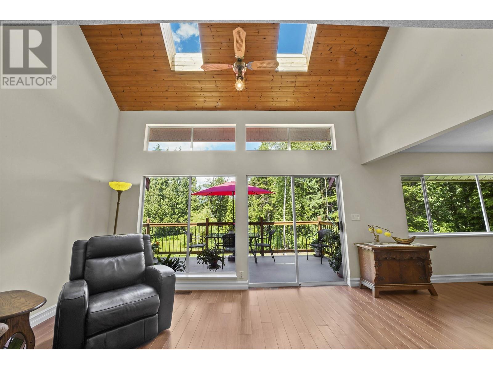 26493 Cunningham Avenue, Maple Ridge, British Columbia  V2W 1M8 - Photo 5 - R2814325