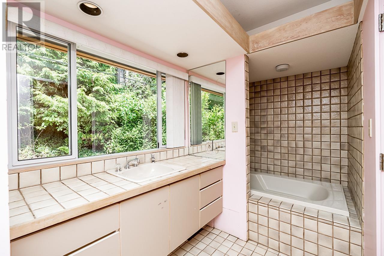 405 Bury Lane, West Vancouver, British Columbia  V7S 1K4 - Photo 13 - R2814352