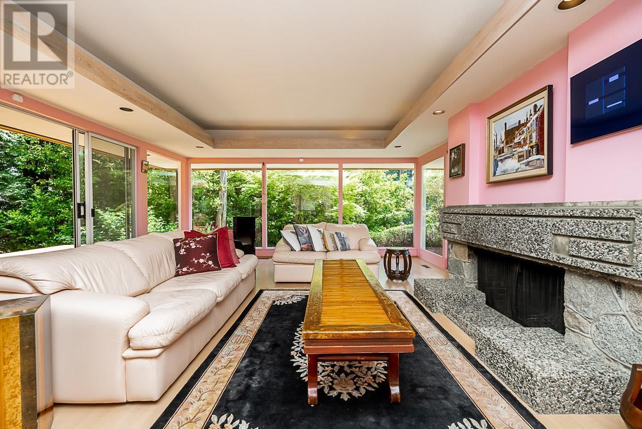 405 Bury Lane, West Vancouver, British Columbia  V7S 1K4 - Photo 2 - R2814352