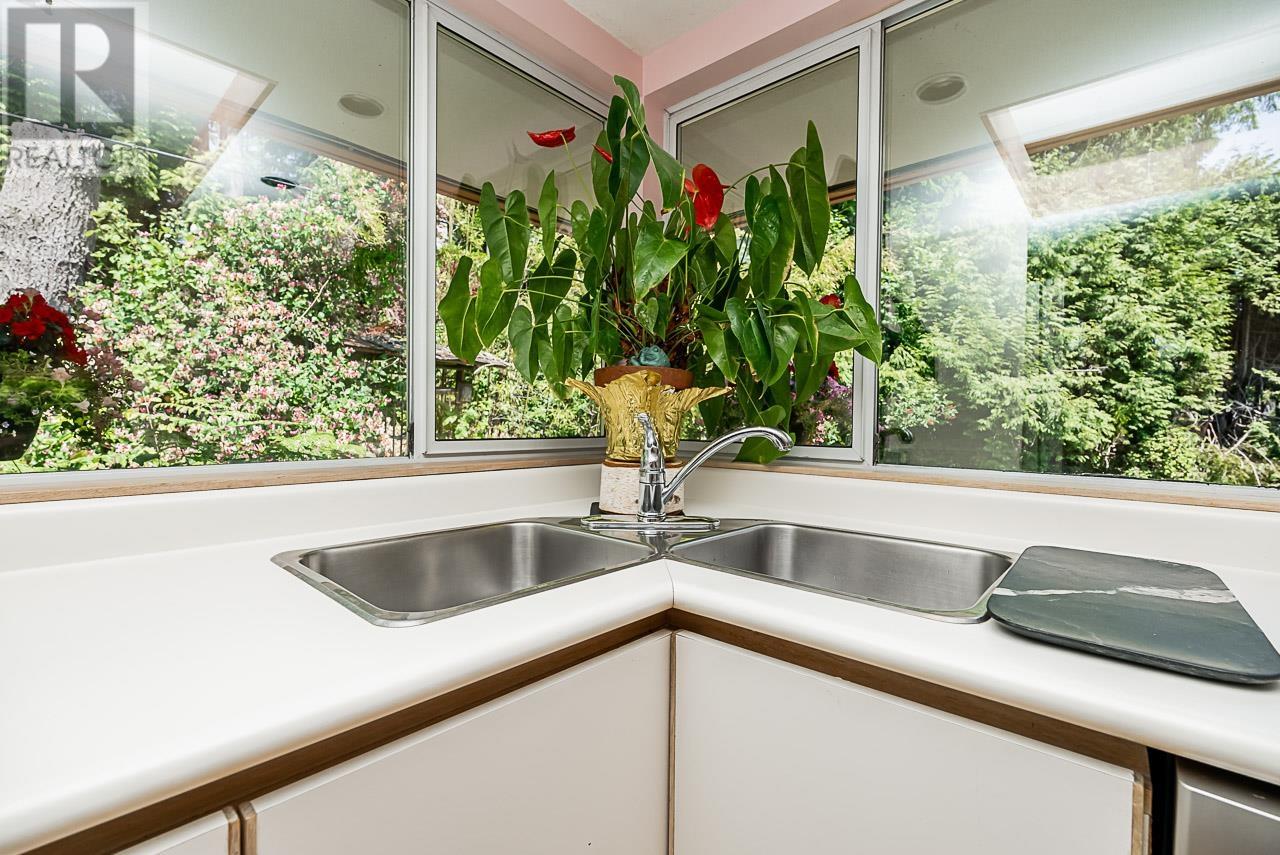 405 Bury Lane, West Vancouver, British Columbia  V7S 1K4 - Photo 7 - R2814352
