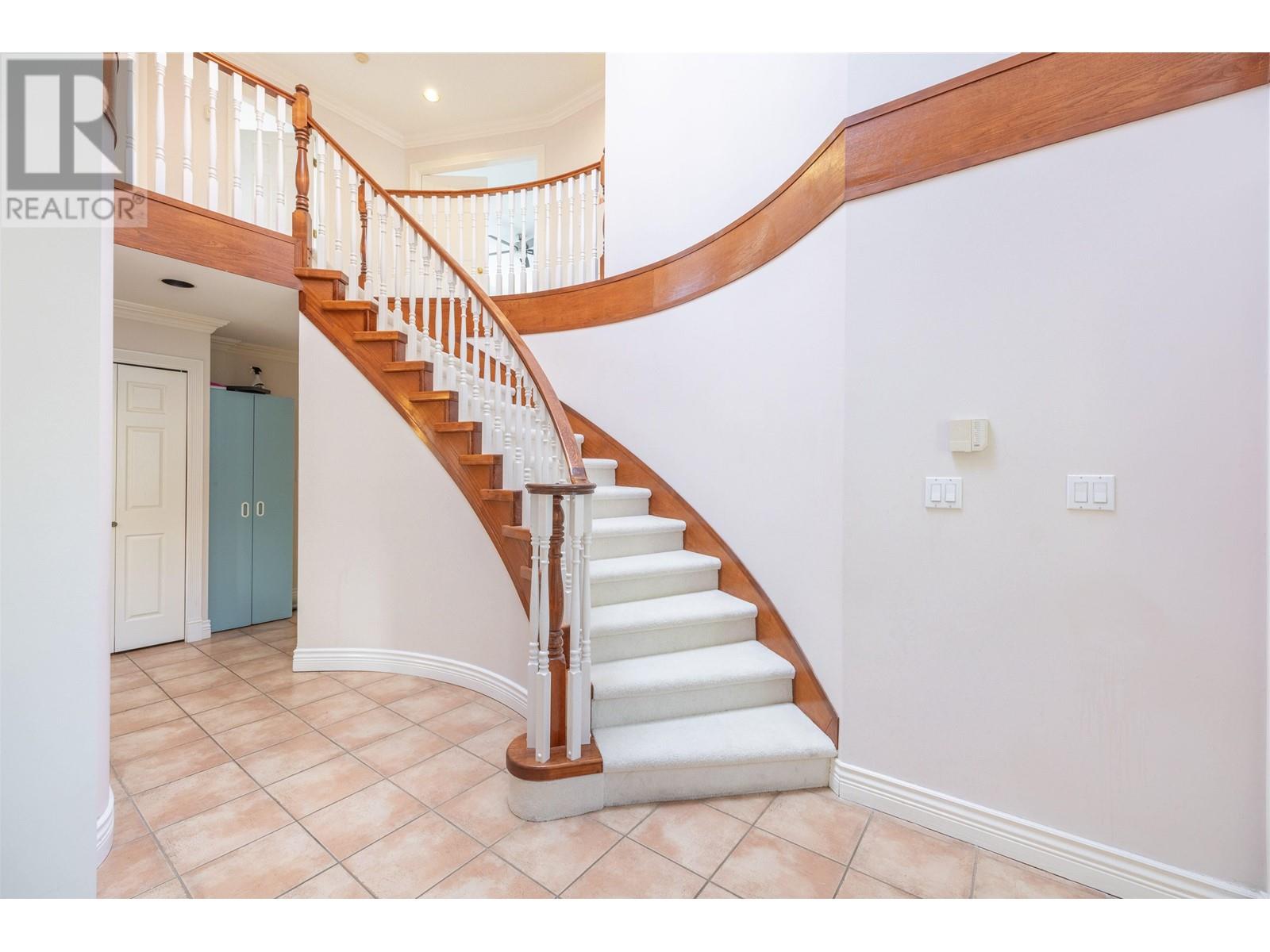 1332 Rama Avenue, New Westminster, British Columbia  V3M 6T6 - Photo 3 - R2814372