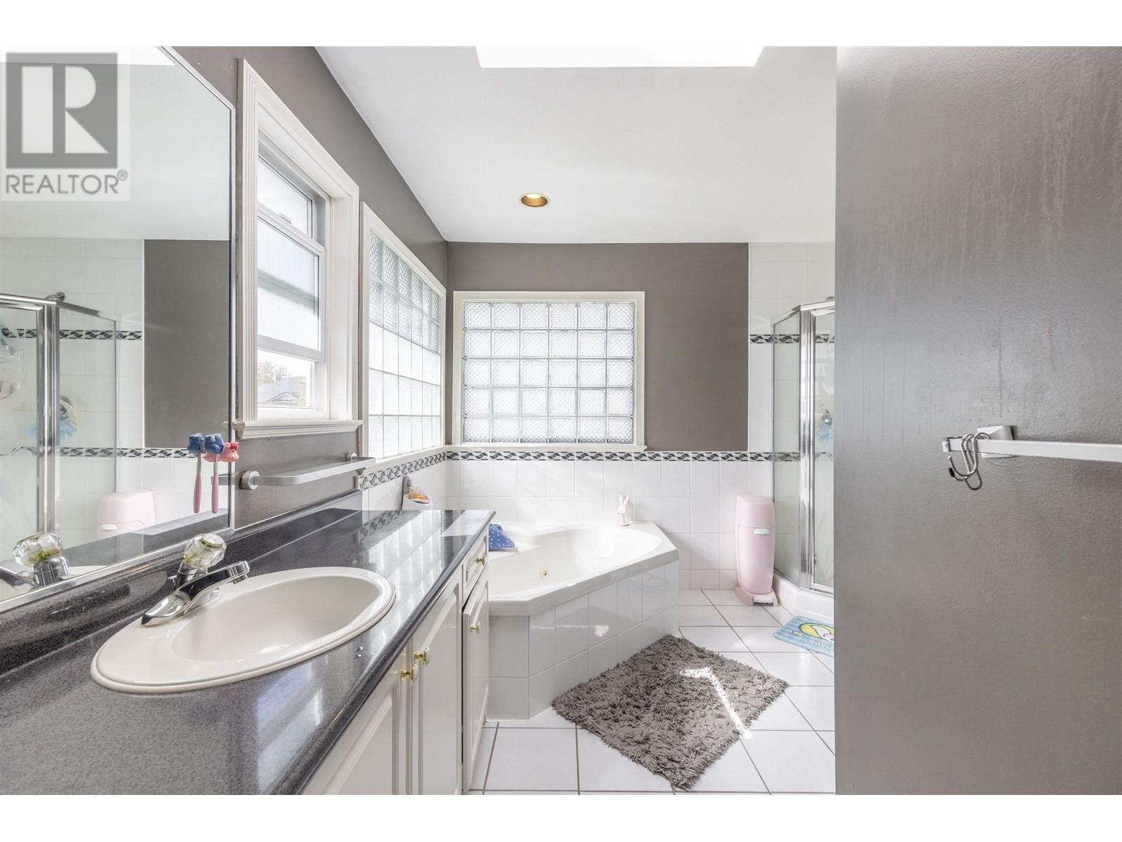 1332 Rama Avenue, New Westminster, British Columbia  V3M 6T6 - Photo 24 - R2814372