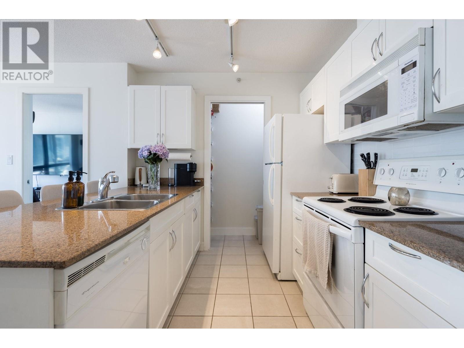 605 933 Hornby Street, Vancouver, British Columbia  V6Z 3G4 - Photo 5 - R2813953