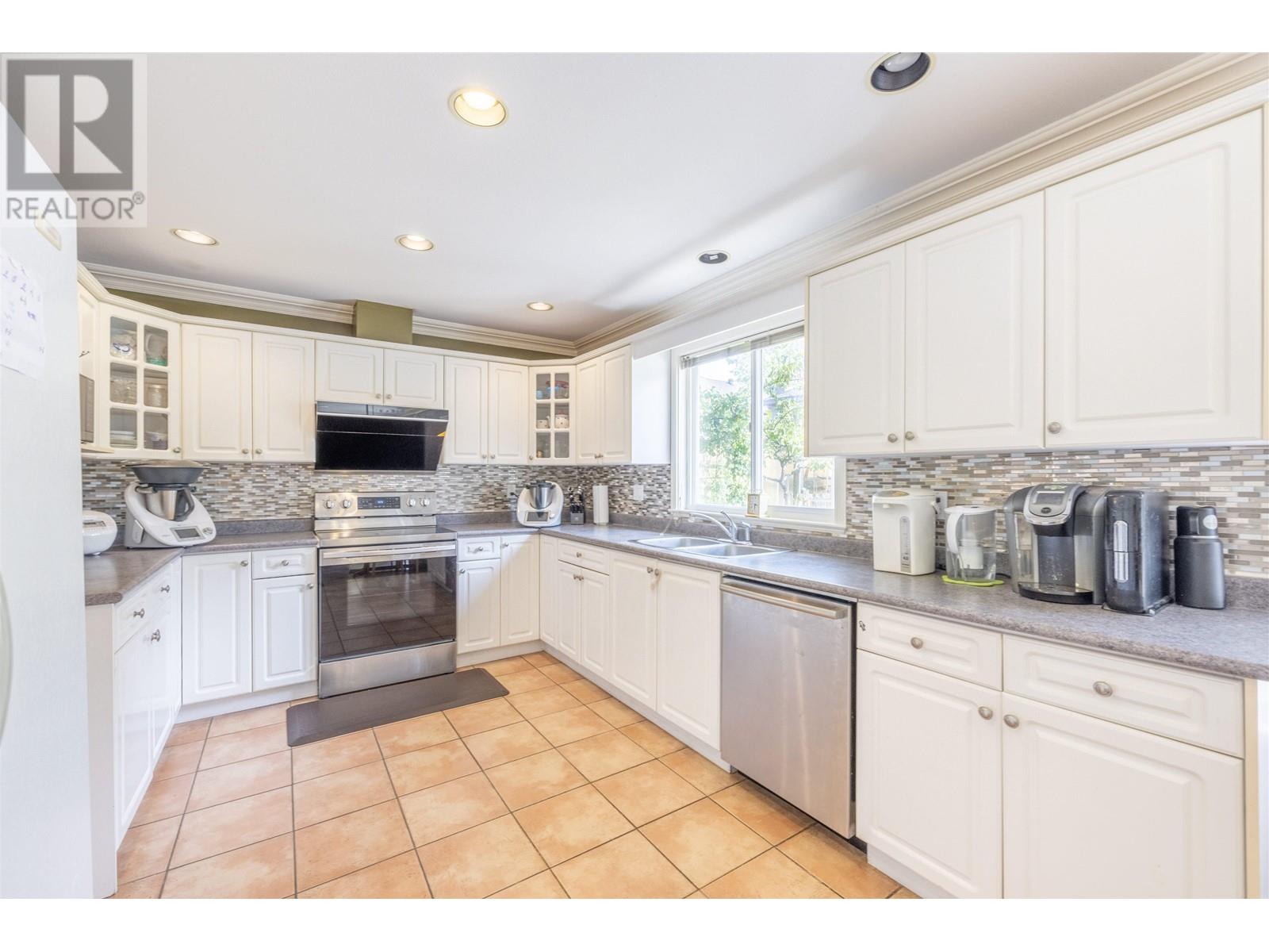 1332 Rama Avenue, New Westminster, British Columbia  V3M 6T6 - Photo 9 - R2814372