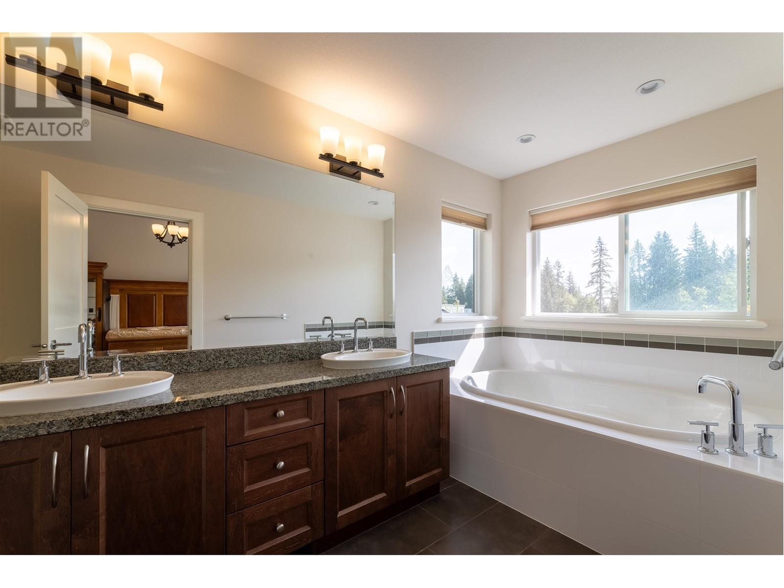 3438 Princeton Avenue, Coquitlam, British Columbia  V3E 0G1 - Photo 23 - R2814019