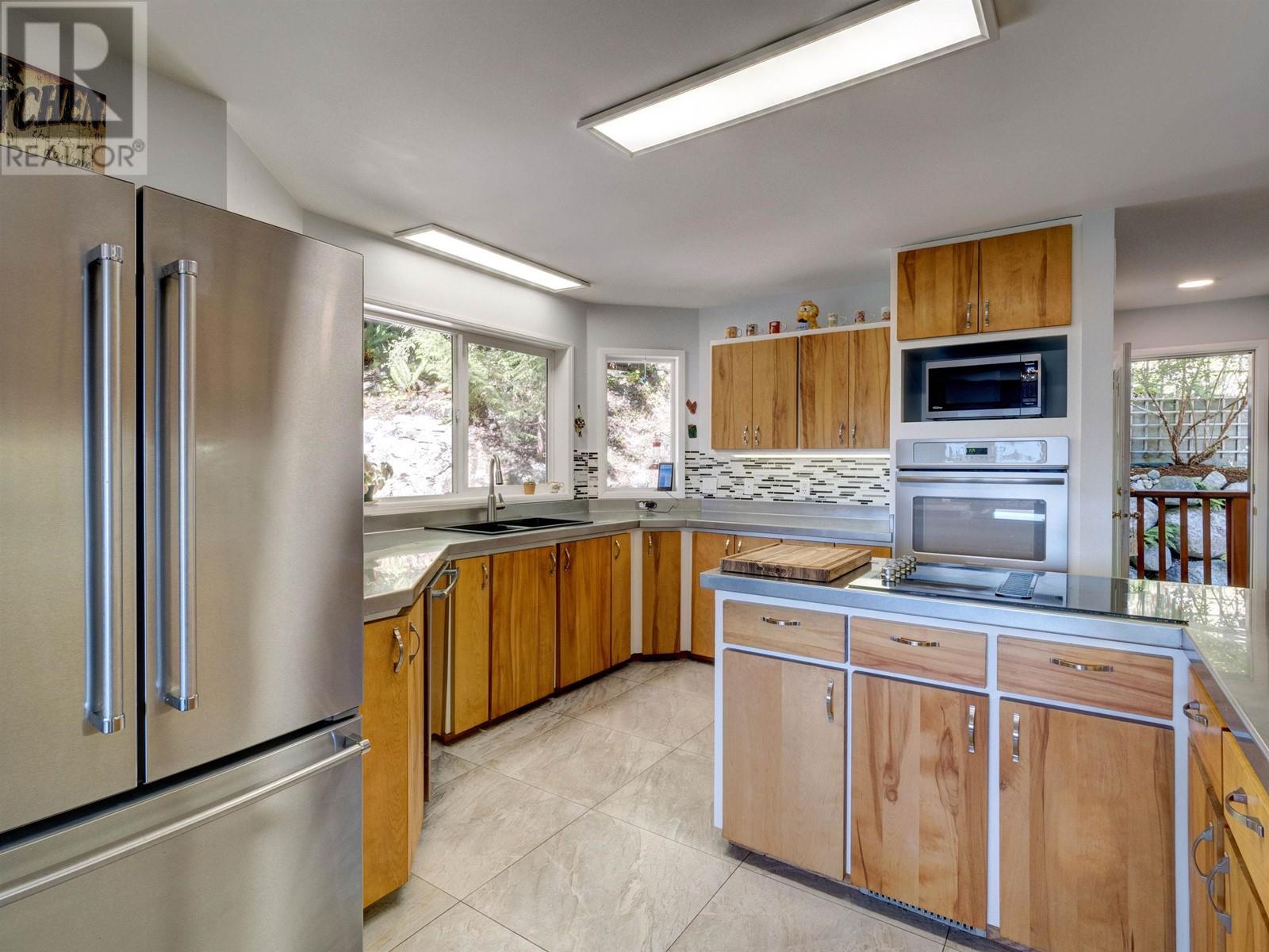 5692-5694 Carmel Place, Sechelt, British Columbia  V7Z 0C6 - Photo 10 - R2814419