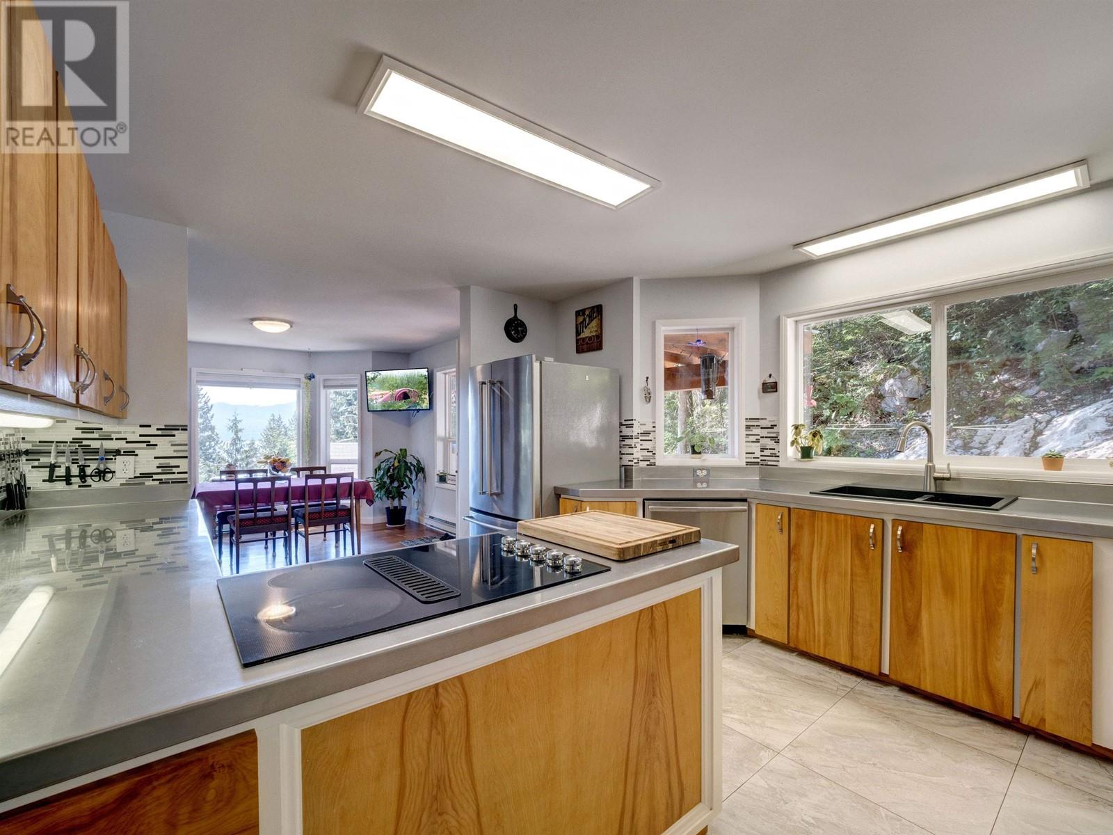 5692-5694 Carmel Place, Sechelt, British Columbia  V7Z 0C6 - Photo 11 - R2814419