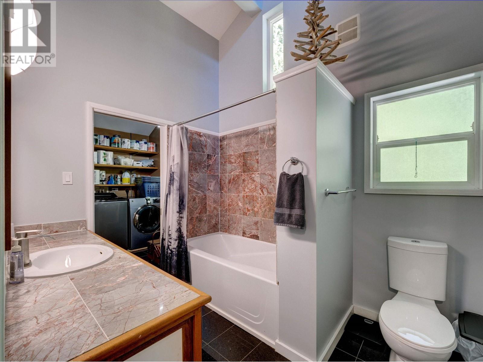 5692-5694 Carmel Place, Sechelt, British Columbia  V7Z 0C6 - Photo 19 - R2814419