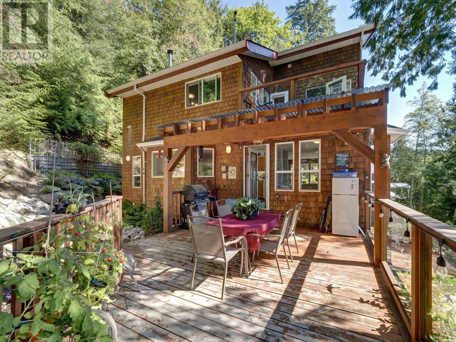 5692-5694 Carmel Place, Sechelt, British Columbia  V7Z 0C6 - Photo 3 - R2814419