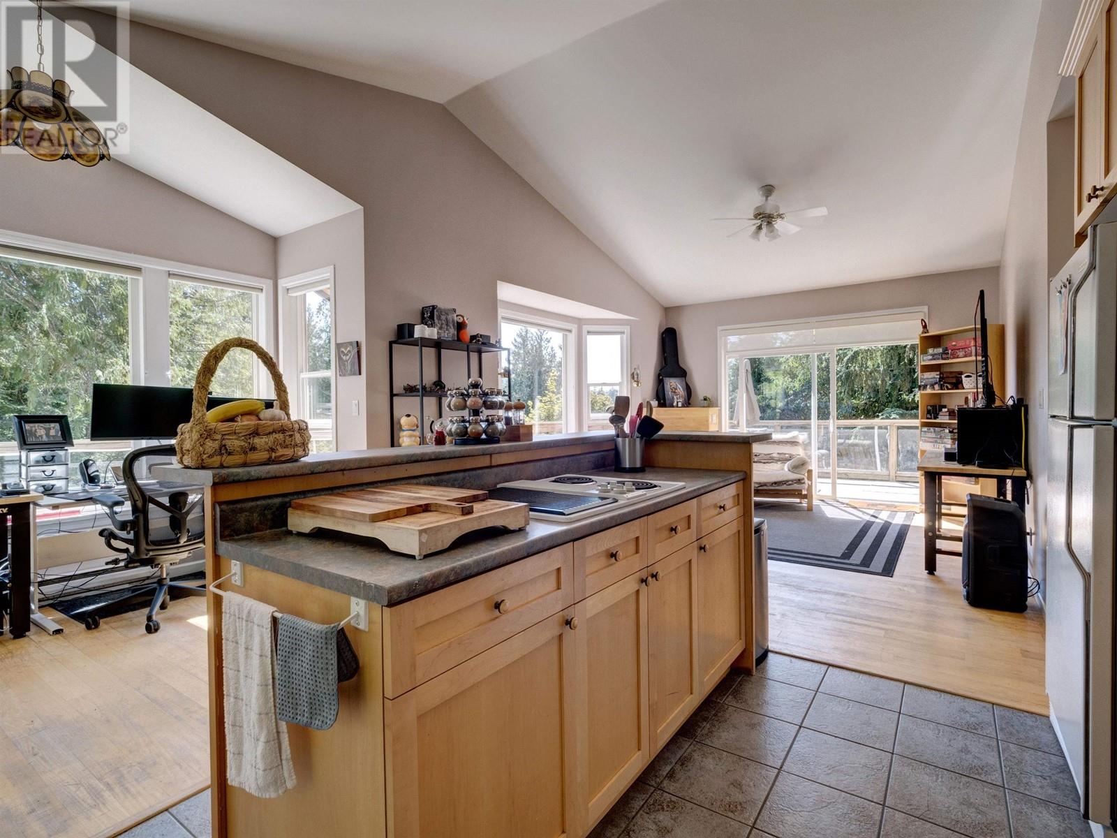 5692-5694 Carmel Place, Sechelt, British Columbia  V7Z 0C6 - Photo 33 - R2814419