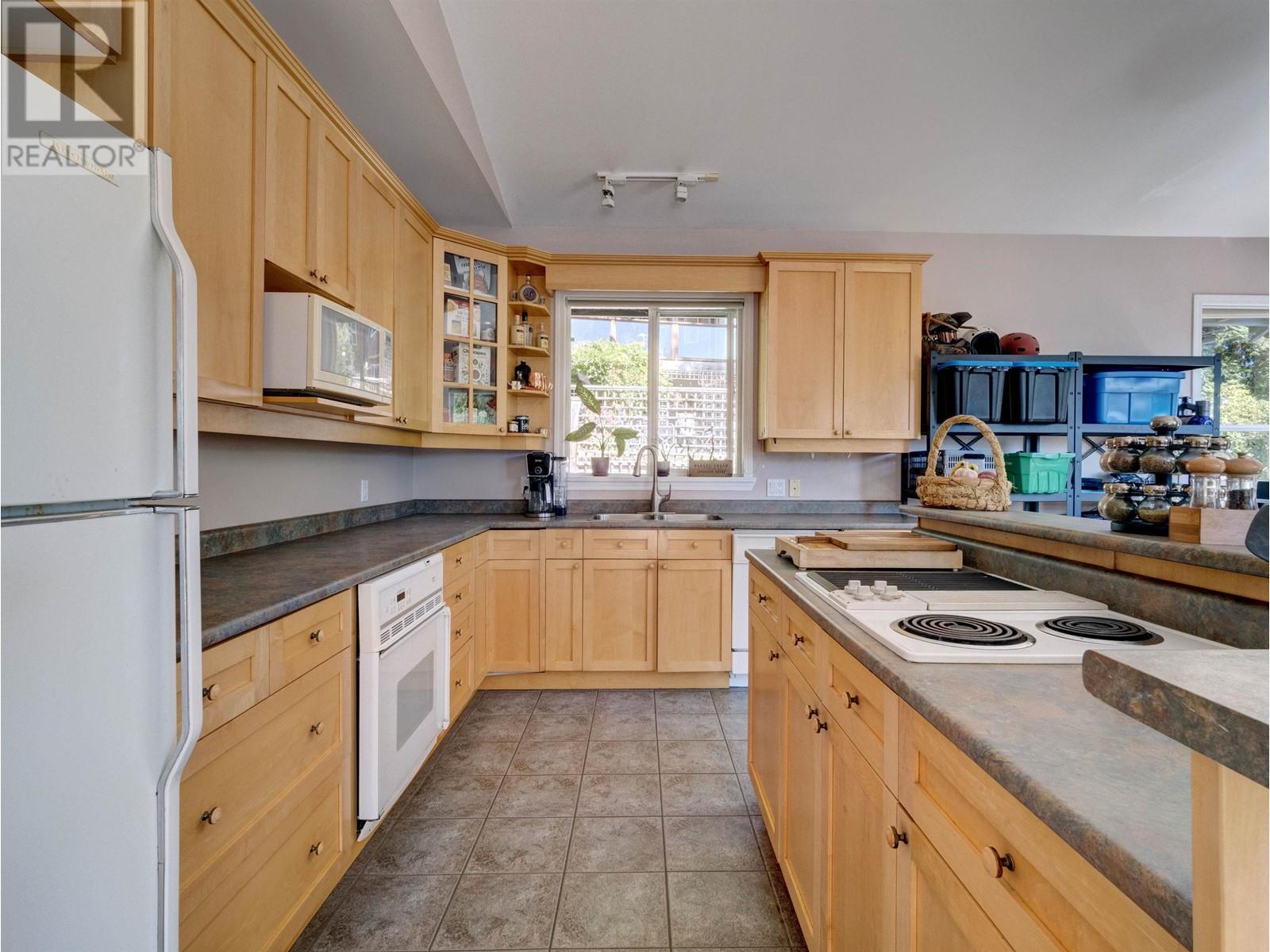 5692-5694 Carmel Place, Sechelt, British Columbia  V7Z 0C6 - Photo 34 - R2814419
