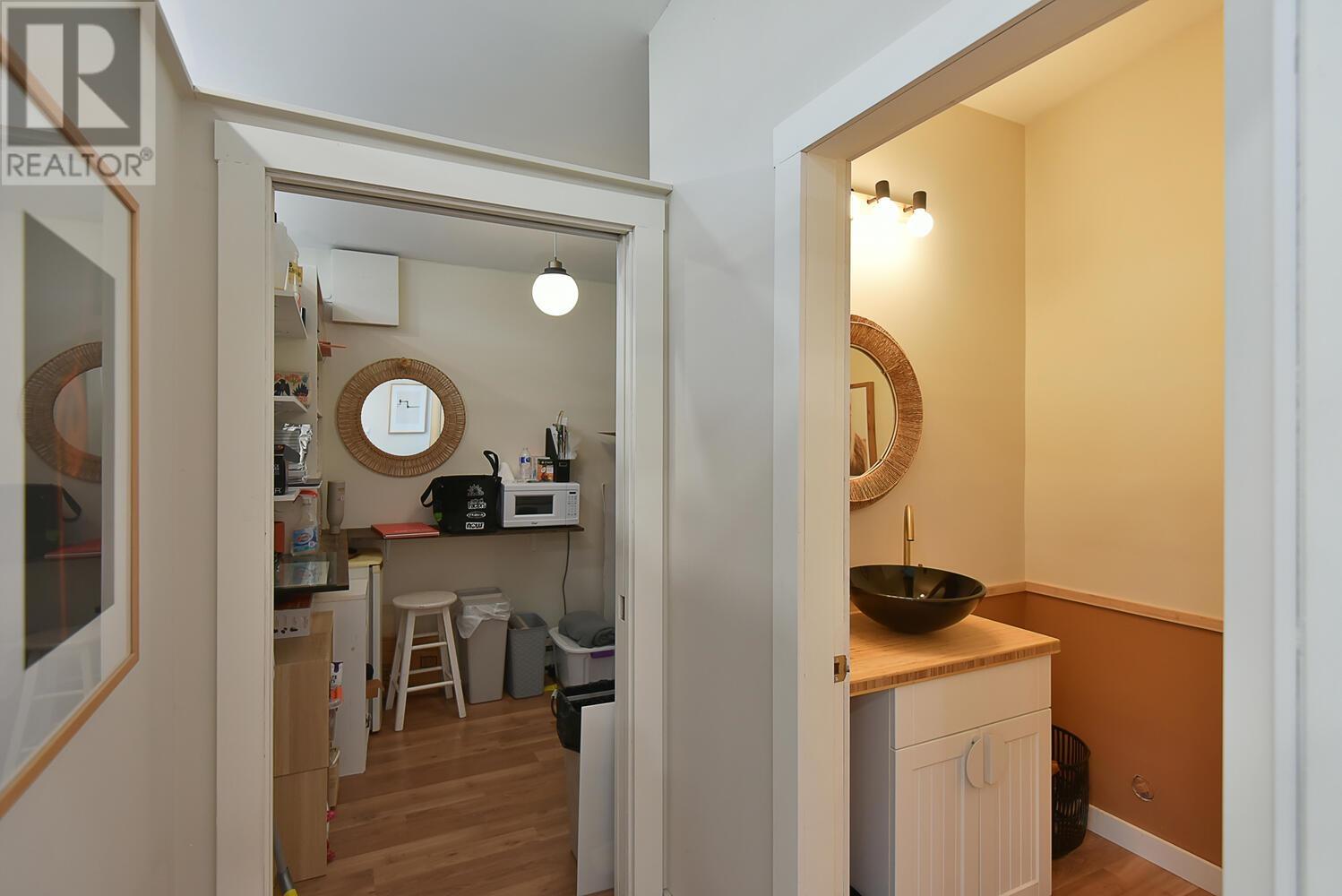 5662 Wharf Avenue, Sechelt, British Columbia  V7Z 0H5 - Photo 11 - R2814211