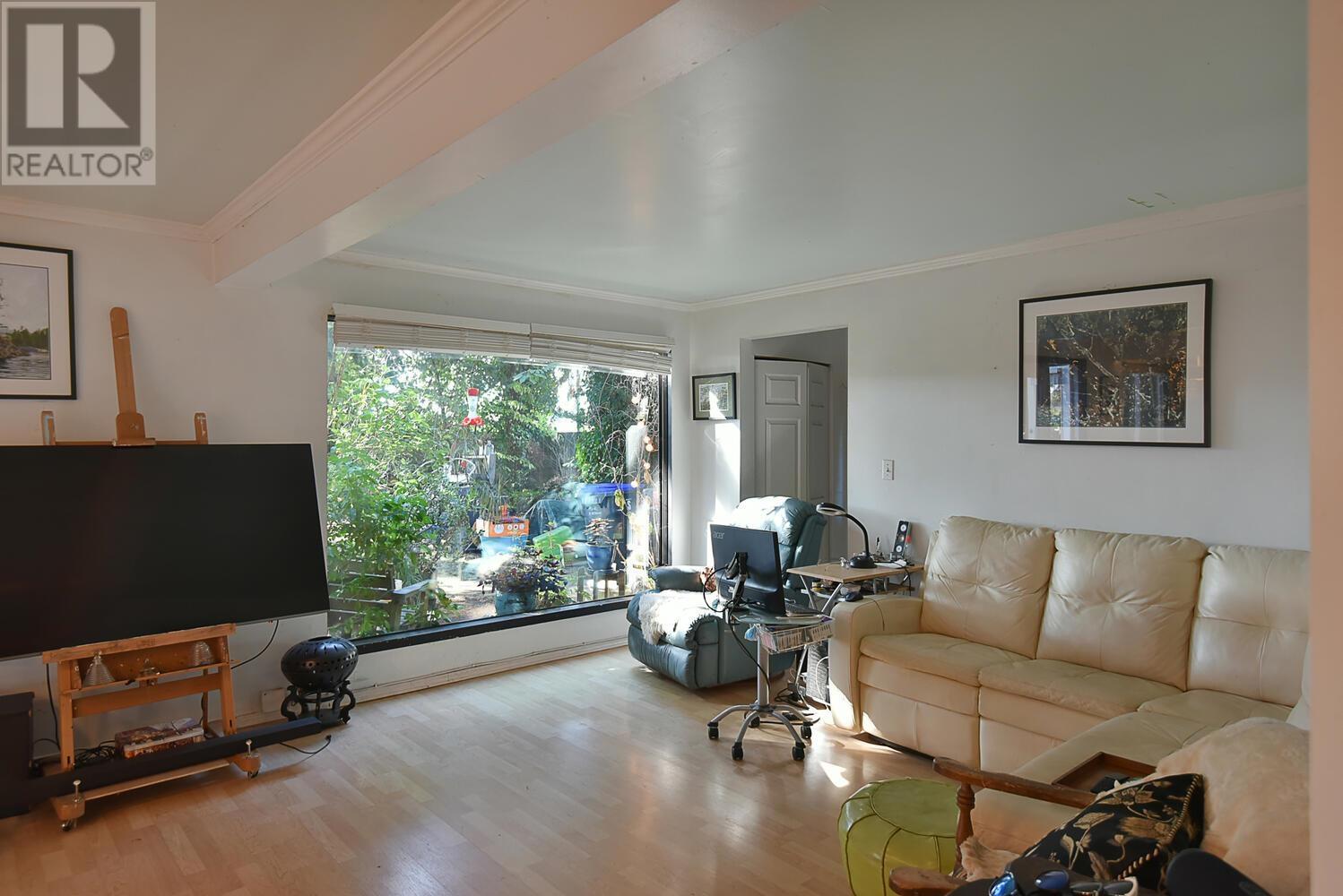 5662 Wharf Avenue, Sechelt, British Columbia  V7Z 0H5 - Photo 6 - R2814211