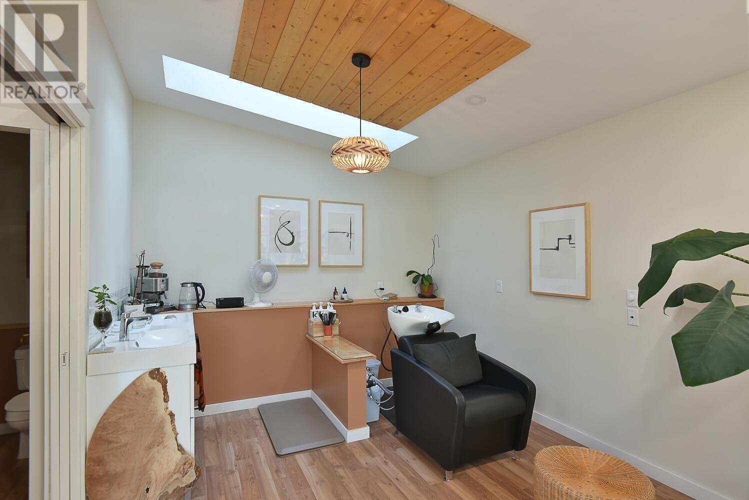 5662 Wharf Avenue, Sechelt, British Columbia  V7Z 0H5 - Photo 15 - R2814211