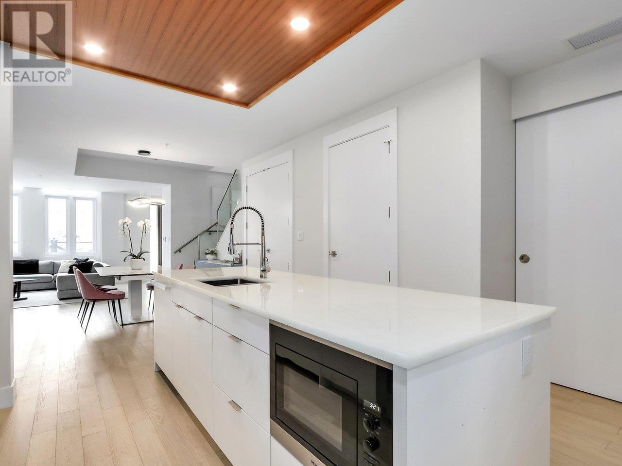202 6691 Nelson Avenue, West Vancouver, British Columbia  V7W 2B2 - Photo 8 - R2814283