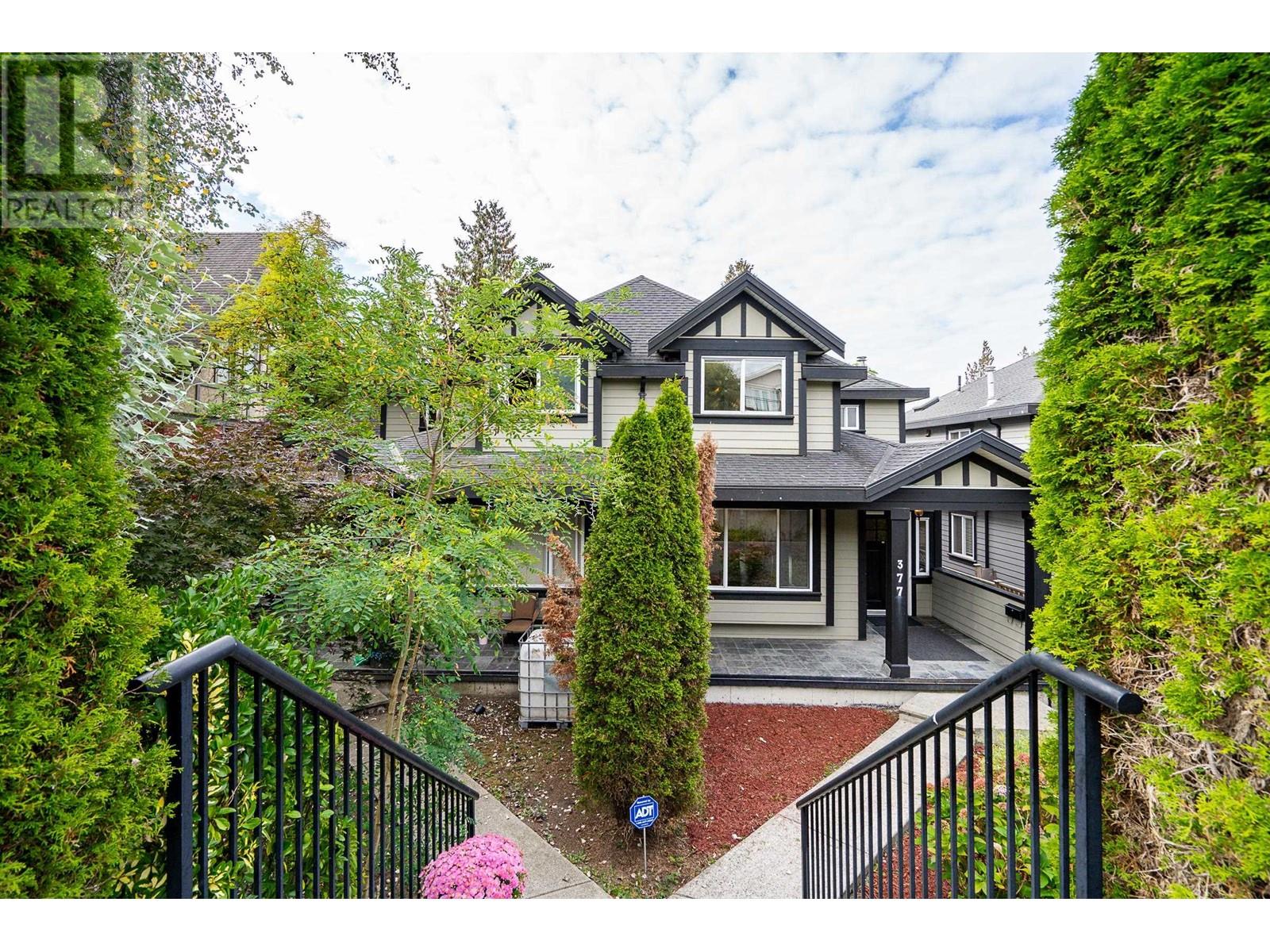 377 E 5th Street, North Vancouver, British Columbia  V7L 1M1 - Photo 3 - R2813604