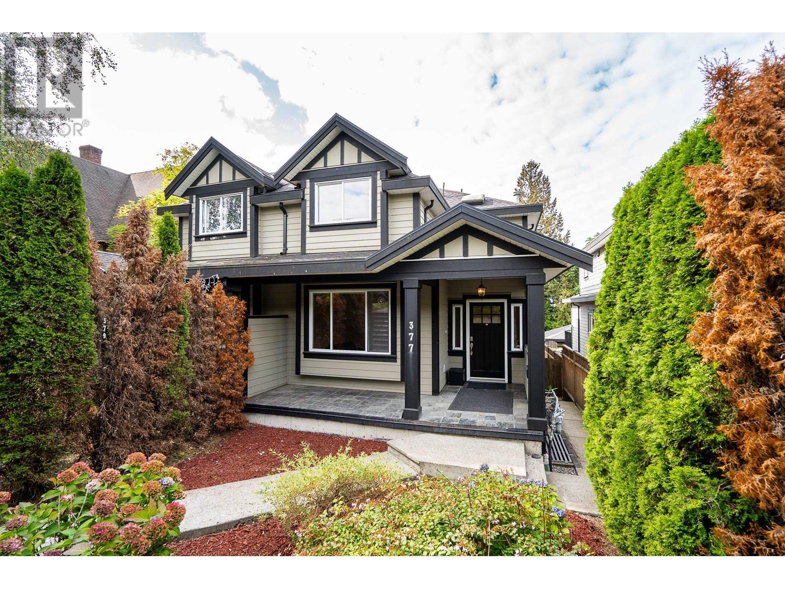 377 E 5th Street, North Vancouver, British Columbia  V7L 1M1 - Photo 1 - R2813604