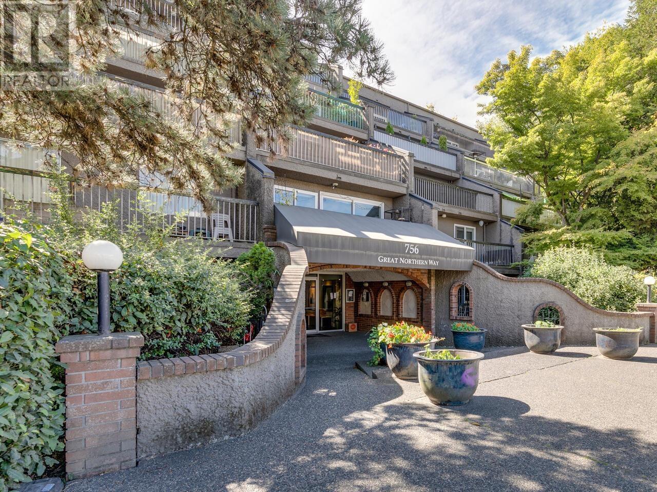 702 756 GREAT NORTHERN WAY, vancouver, British Columbia