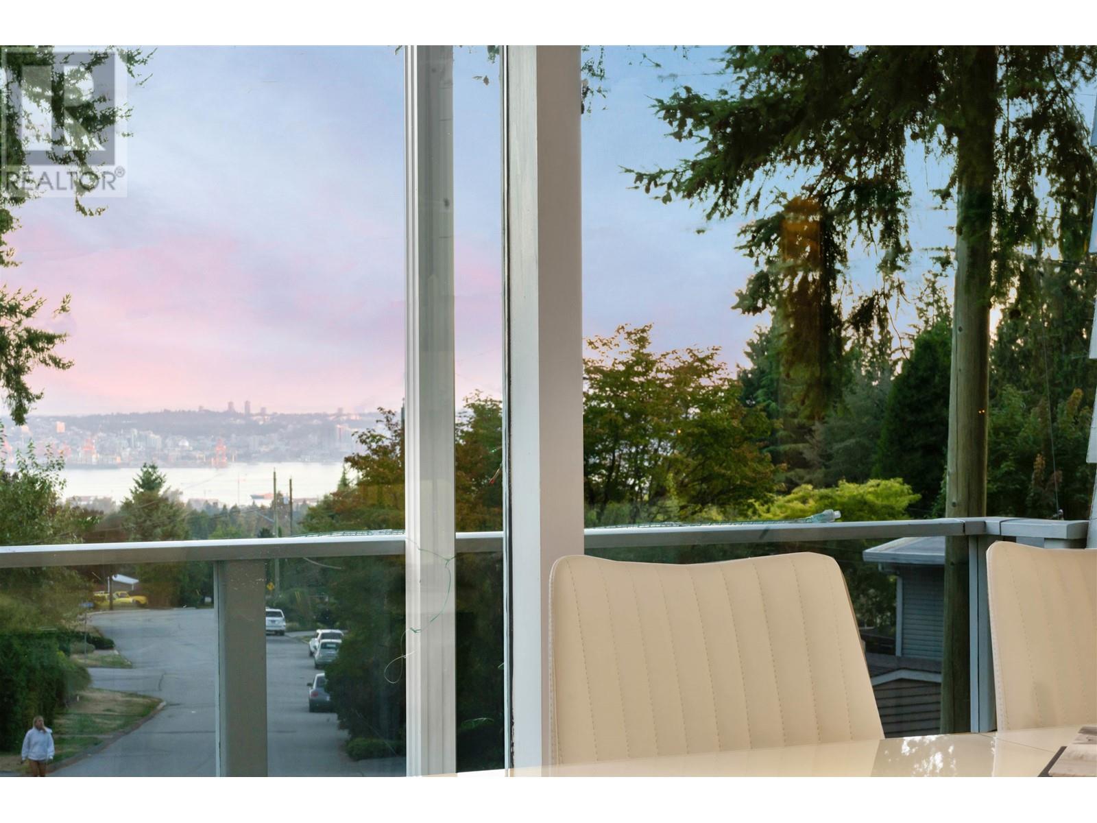 550 Crestwood Avenue, North Vancouver, British Columbia  V7N 3C5 - Photo 4 - R2814455