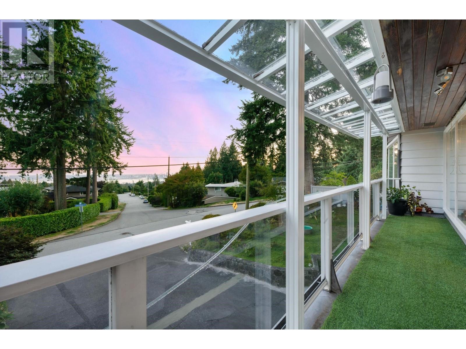 550 Crestwood Avenue, North Vancouver, British Columbia  V7N 3C5 - Photo 6 - R2814455