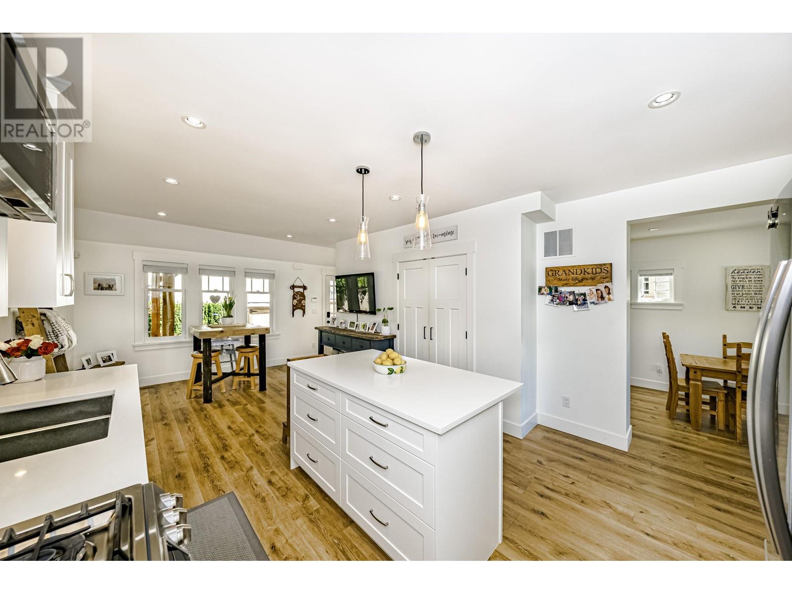 903 Walls Avenue, Coquitlam, British Columbia  V3K 2T2 - Photo 13 - R2814528