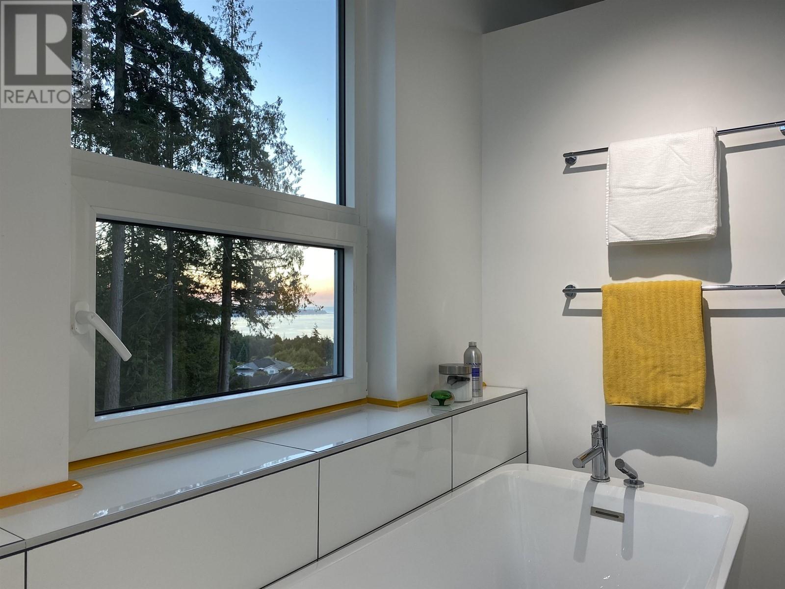 5550 Nickerson Road, Sechelt, British Columbia  V7Z 0M4 - Photo 21 - R2814533