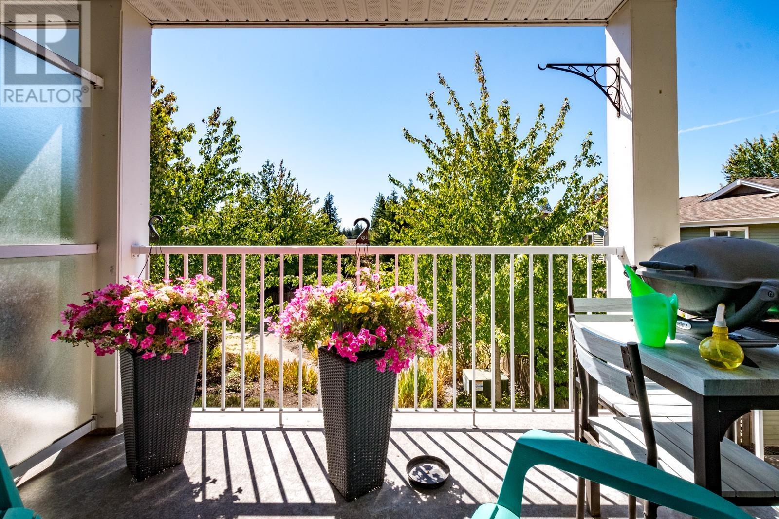 202 624 Shaw Road, Gibsons, British Columbia  V0N 1V8 - Photo 4 - R2804352