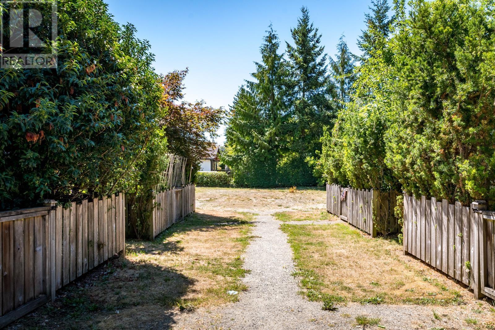 202 624 Shaw Road, Gibsons, British Columbia  V0N 1V8 - Photo 25 - R2804352