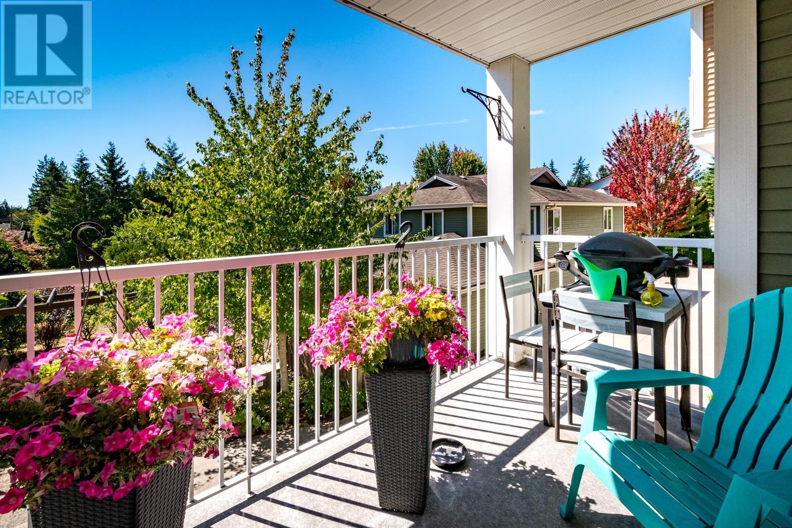 202 624 SHAW ROAD, gibsons, British Columbia