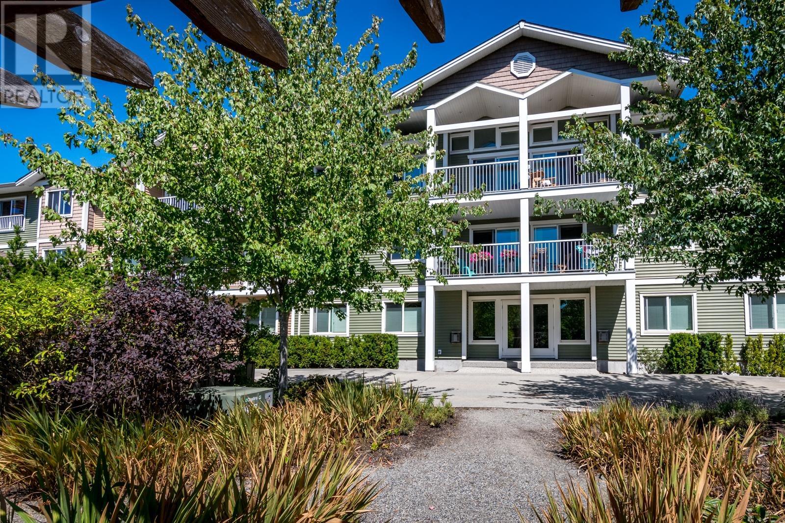 202 624 Shaw Road, Gibsons, British Columbia  V0N 1V8 - Photo 2 - R2804352