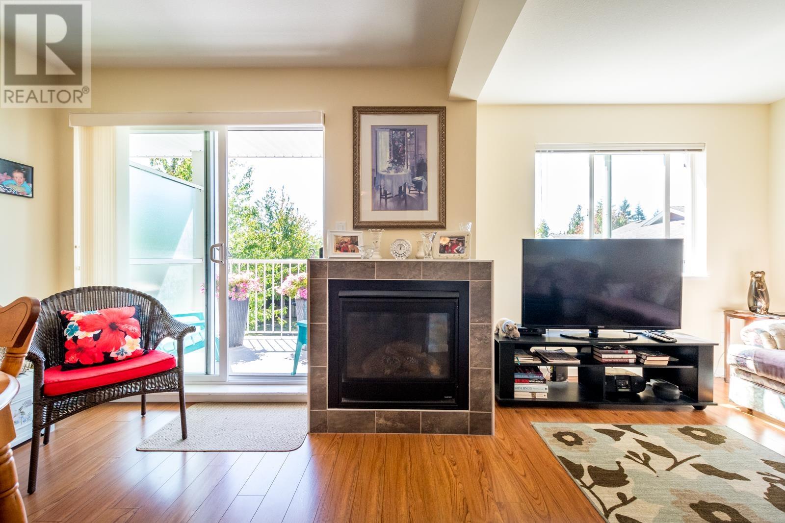 202 624 Shaw Road, Gibsons, British Columbia  V0N 1V8 - Photo 3 - R2804352