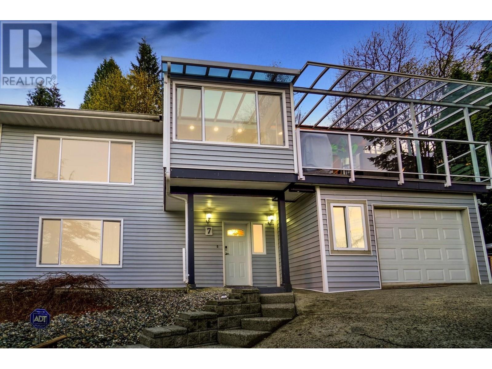 7 Noble Court, Port Moody, British Columbia  V3H 3Z5 - Photo 2 - R2814585