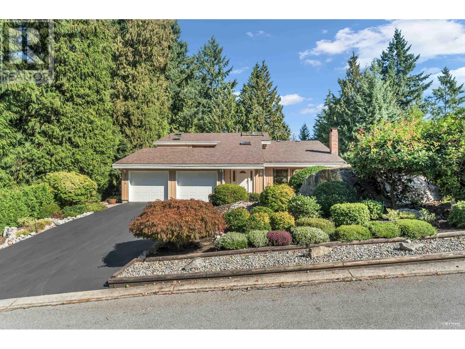 3704 Southridge Place, West Vancouver, British Columbia  V7V 3H8 - Photo 1 - R2814606