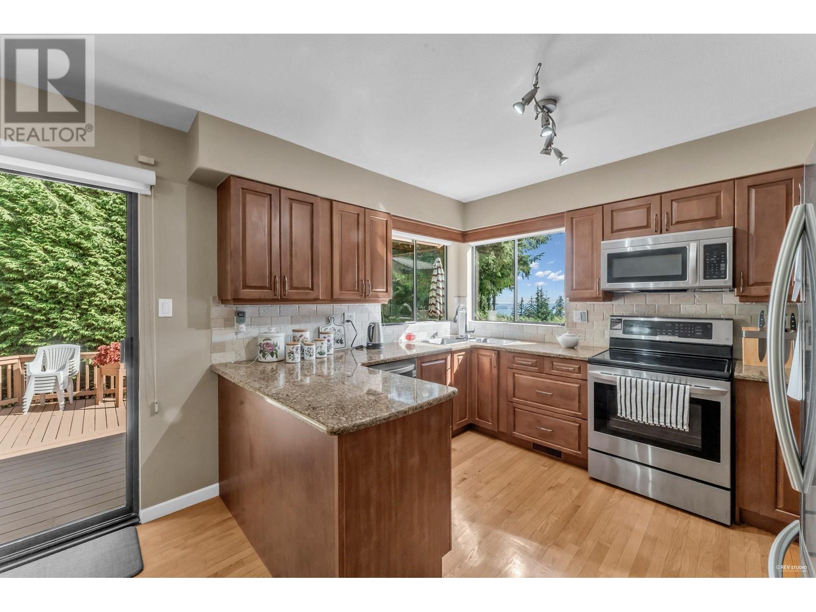3704 Southridge Place, West Vancouver, British Columbia  V7V 3H8 - Photo 13 - R2814606