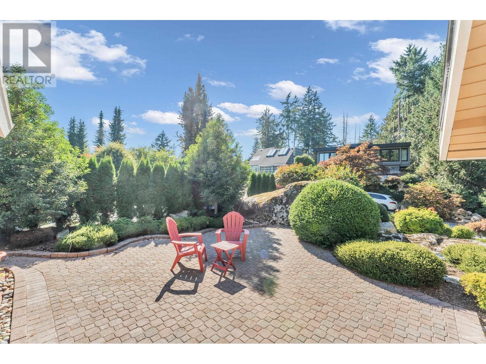 3704 Southridge Place, West Vancouver, British Columbia  V7V 3H8 - Photo 3 - R2814606