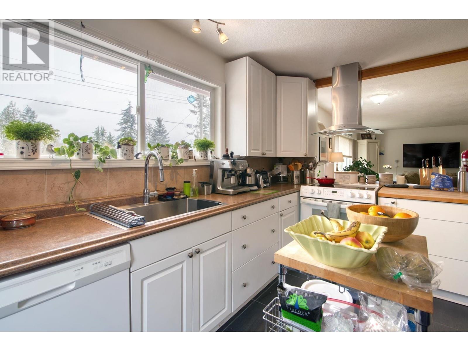 723 Dogwood Road, Gibsons, British Columbia  V0N 1V8 - Photo 24 - R2814621
