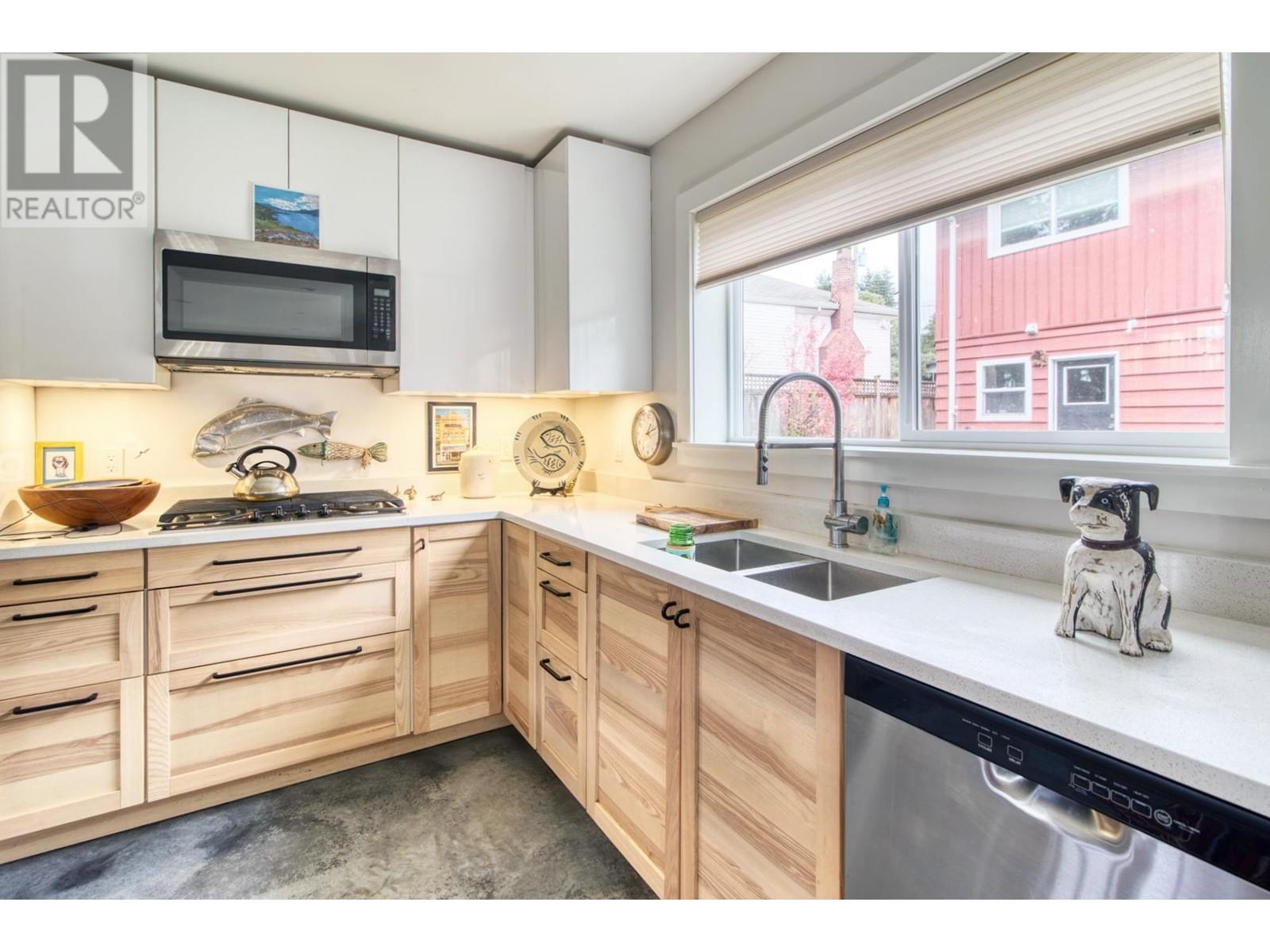 723 Dogwood Road, Gibsons, British Columbia  V0N 1V8 - Photo 8 - R2814621