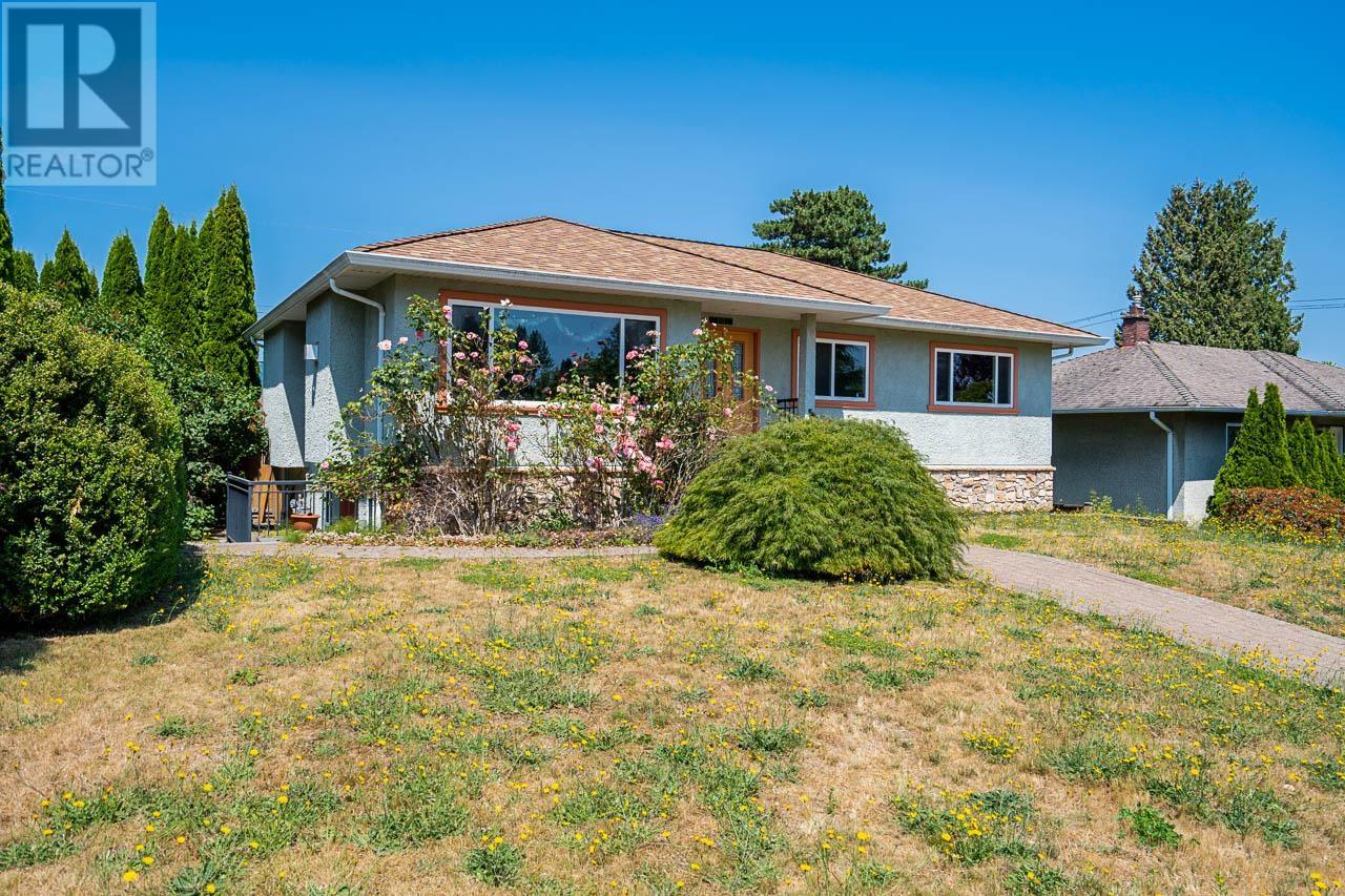 4871 Highlawn Drive, Burnaby, British Columbia  V5C 3T2 - Photo 1 - R2814721