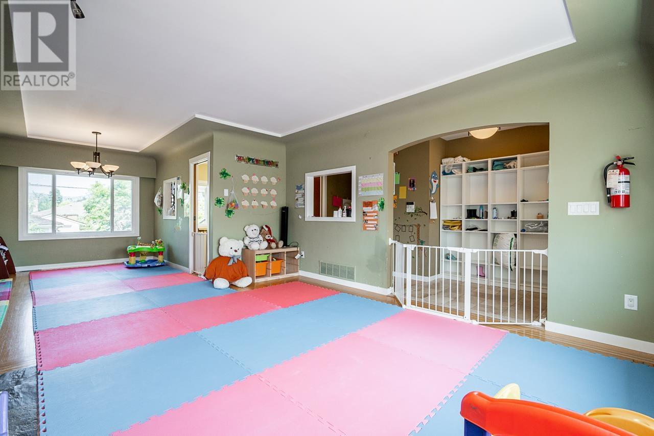 4871 Highlawn Drive, Burnaby, British Columbia  V5C 3T2 - Photo 3 - R2814721