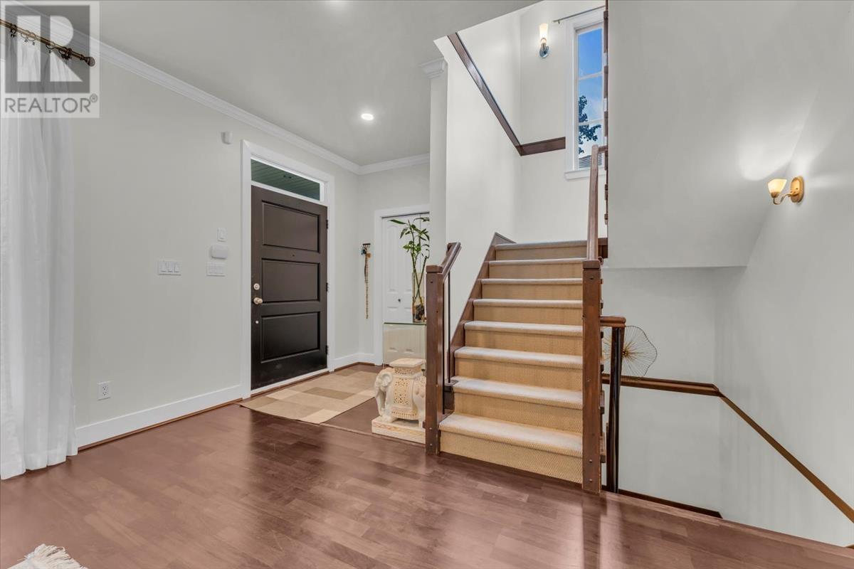 266 W 17th Street, North Vancouver, British Columbia  V7M 1V6 - Photo 5 - R2814443