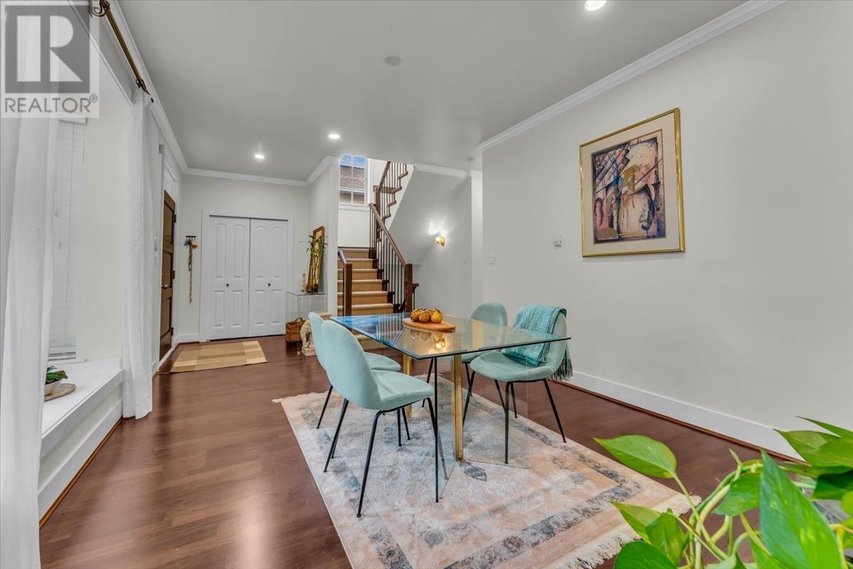 266 W 17th Street, North Vancouver, British Columbia  V7M 1V6 - Photo 6 - R2814443