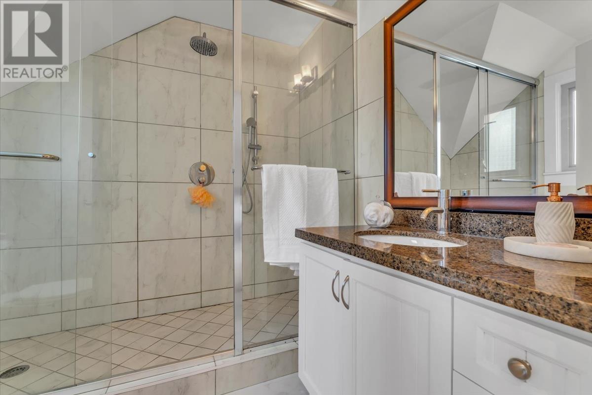 266 W 17th Street, North Vancouver, British Columbia  V7M 1V6 - Photo 22 - R2814443