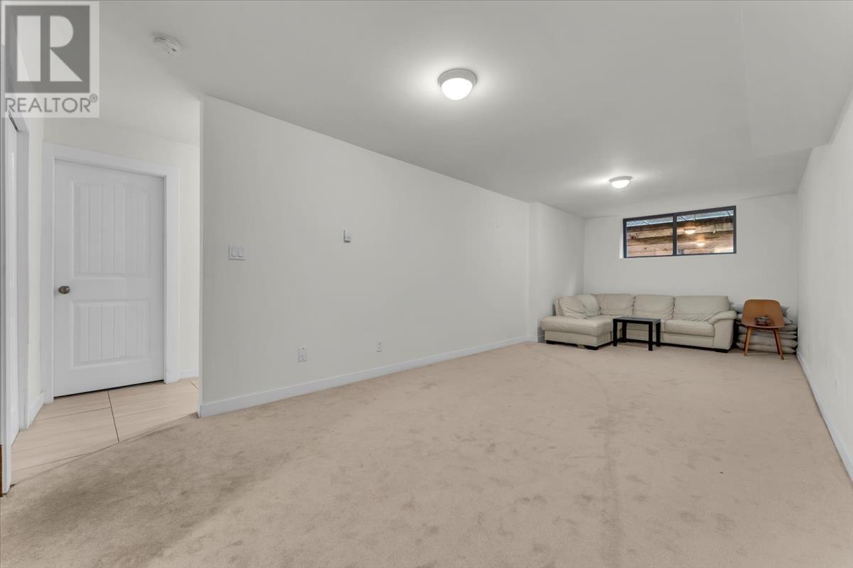 266 W 17th Street, North Vancouver, British Columbia  V7M 1V6 - Photo 25 - R2814443