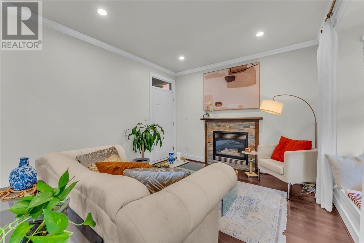 266 W 17th Street, North Vancouver, British Columbia  V7M 1V6 - Photo 10 - R2814443