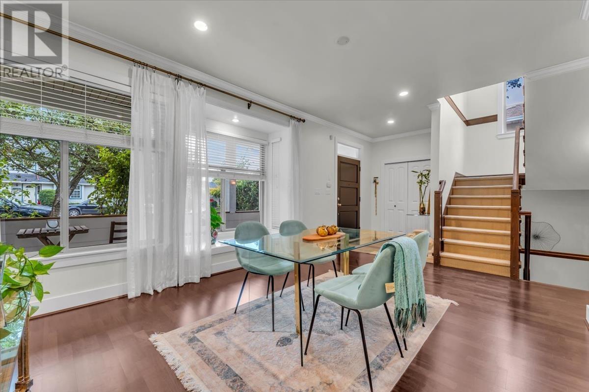 266 W 17th Street, North Vancouver, British Columbia  V7M 1V6 - Photo 11 - R2814443
