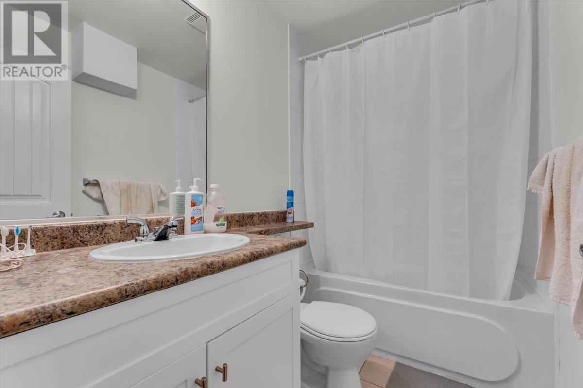 266 W 17th Street, North Vancouver, British Columbia  V7M 1V6 - Photo 26 - R2814443