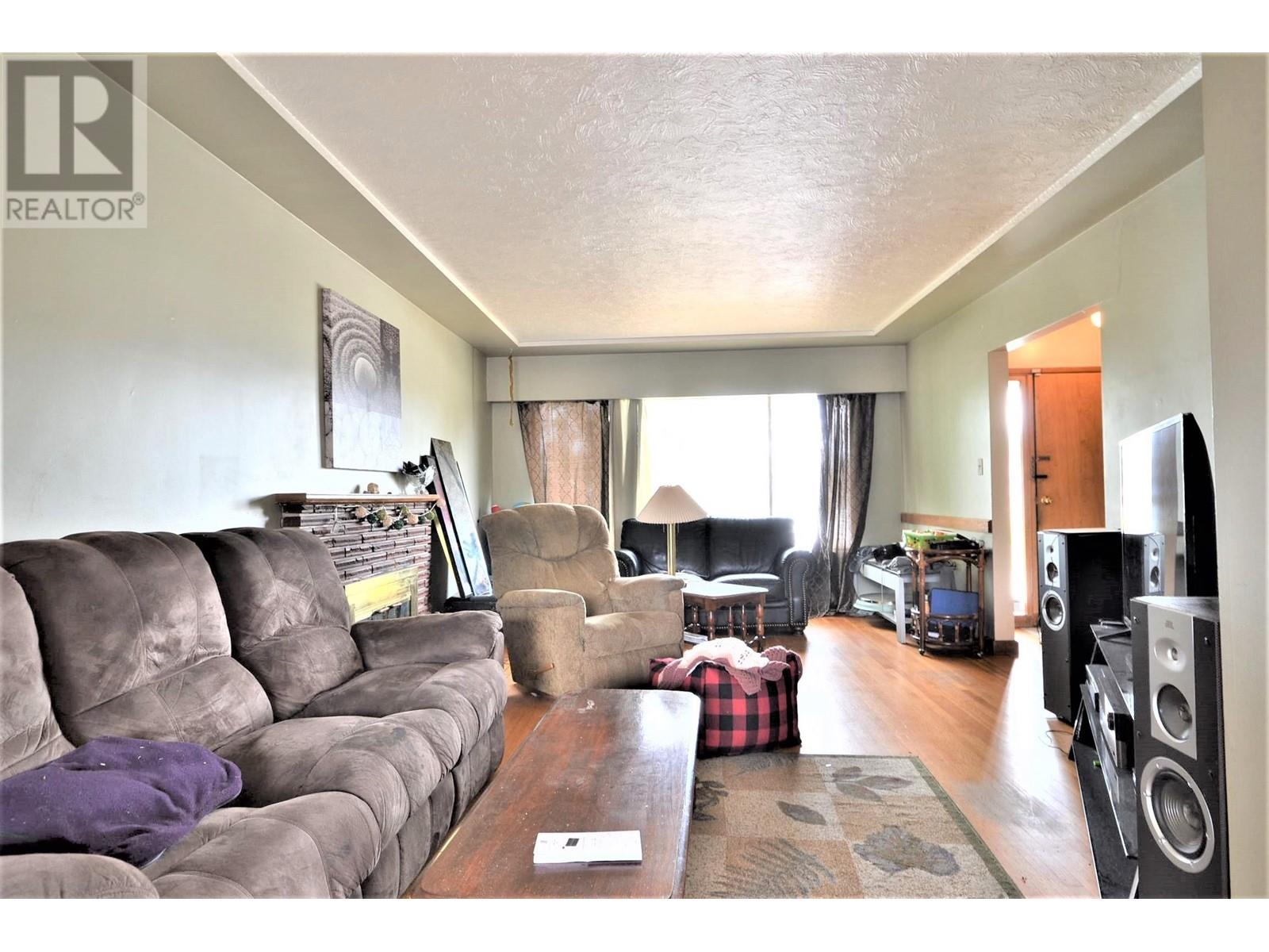 8584 Karrman Avenue, Burnaby, British Columbia  V3N 2M2 - Photo 4 - R2814124