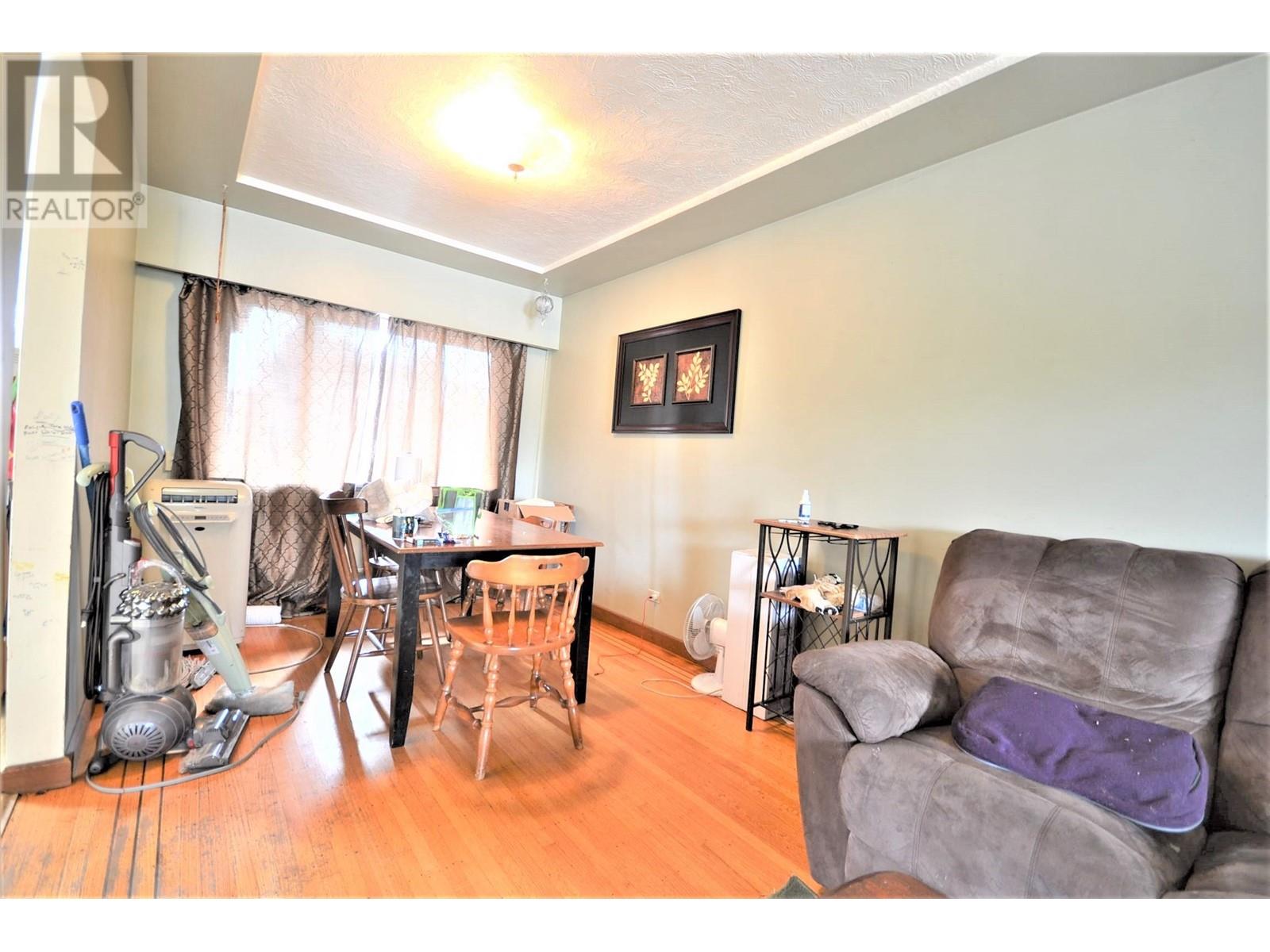 8584 Karrman Avenue, Burnaby, British Columbia  V3N 2M2 - Photo 12 - R2814124