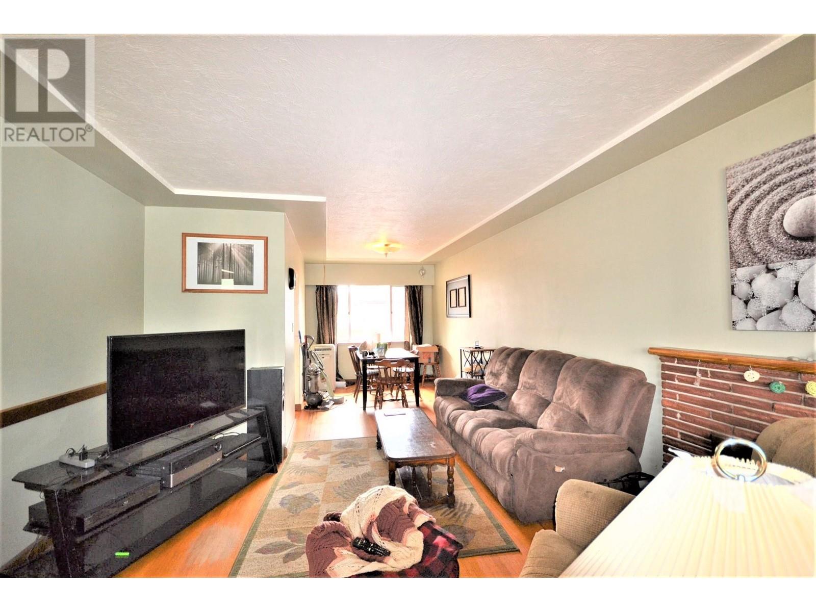 8584 Karrman Avenue, Burnaby, British Columbia  V3N 2M2 - Photo 5 - R2814124